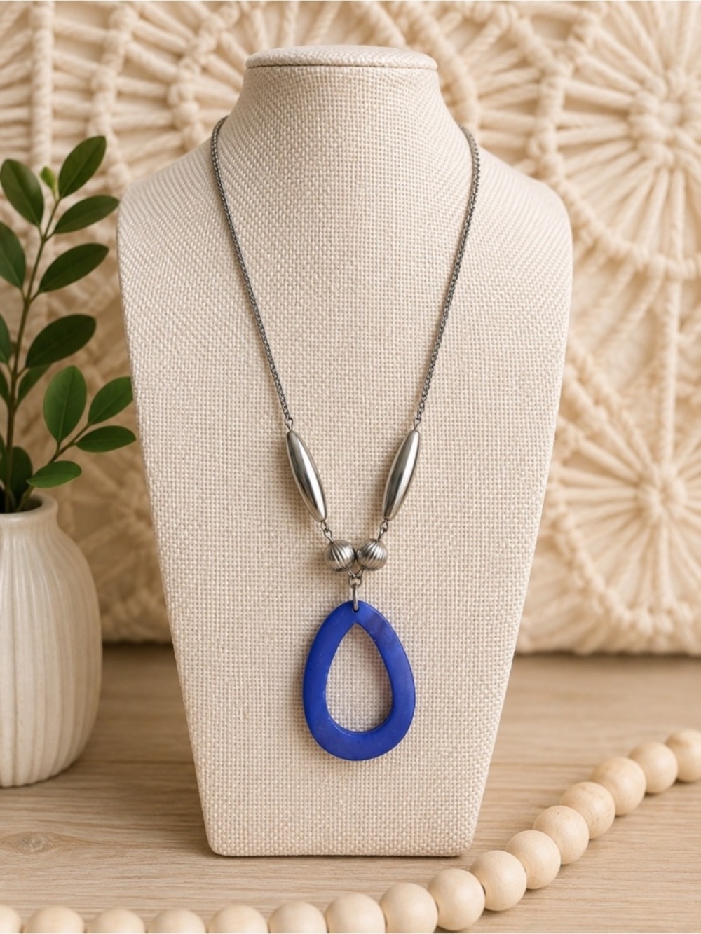 💙 Pre-Loved Modern Statement Necklace | Purple Open Teardrop Pendant | Silver-T